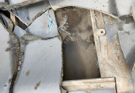 瓦の割れ　下地の劣化　雨漏り